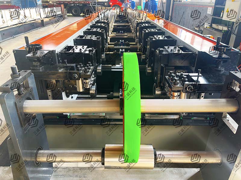 模壓電纜橋架生產線